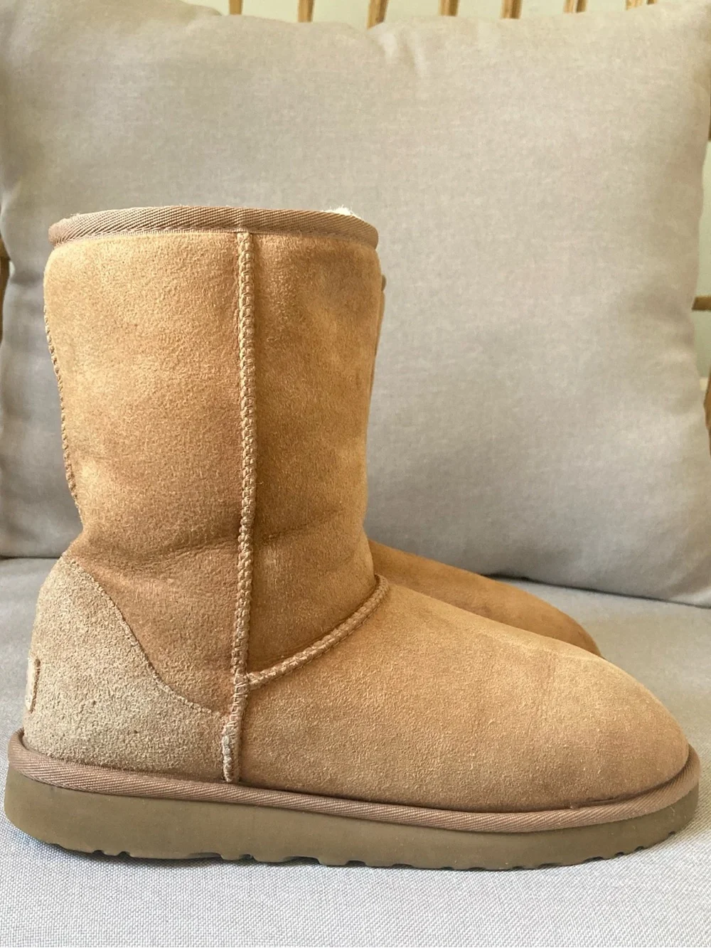 UGG Classic Short II Boots Chestnut Suede Shearling Size 8